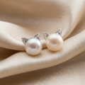 Perlové náušnice „purrfectly elegant“ – strieborná farba